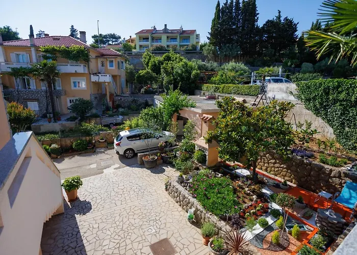 Apartment Studio Nevena Close To Sea Διαμέρισμα *