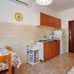 Nevena Close To Sea Apartment