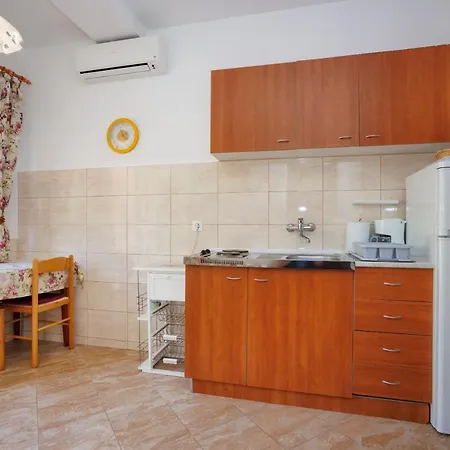 Apartment Nevena Close To Sea *